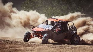 Buggy FunCruiser Lite 1600 при выполнении поворотного маневра