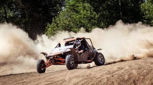 Buggy FunCruiser Lite 1800 на грунтовой дороге