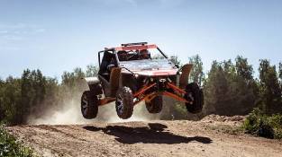 Buggy FunCruiser Lite 1800 преодолевает препятствие