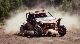 Buggy FunCruiser Lite 1800 при выполнении маневра